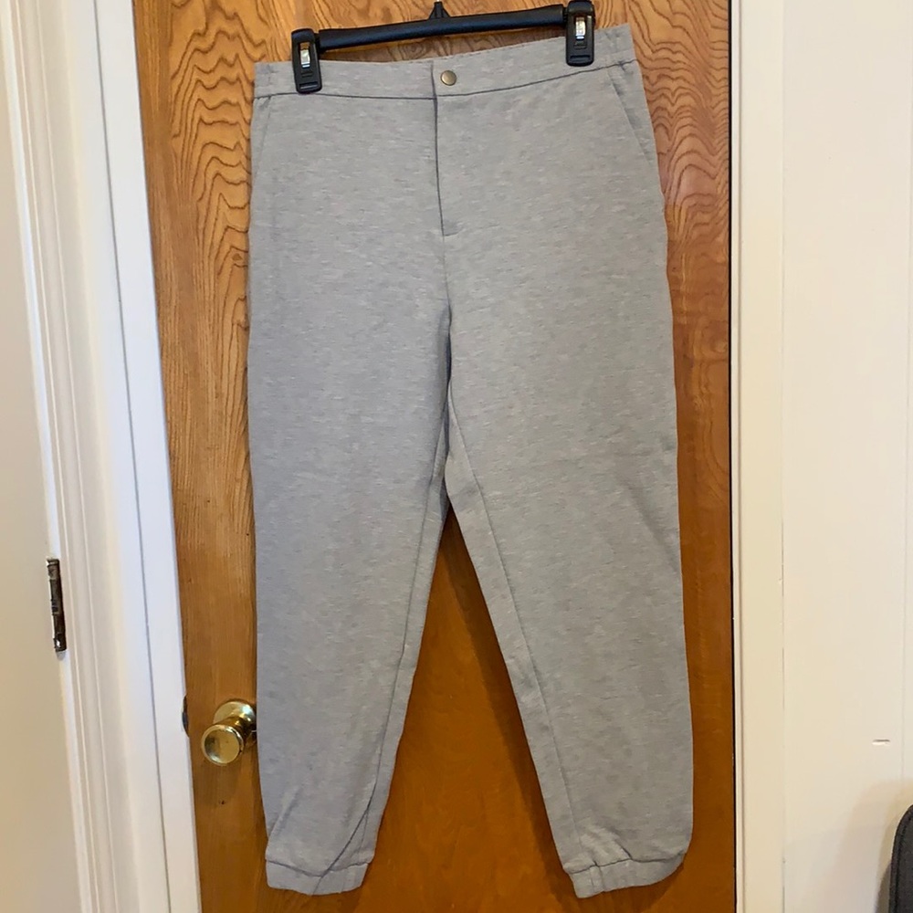 Uniqlo joggers in light gray